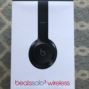 NWOT Beats Solo 3 Wireless Headphones